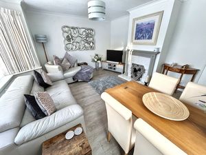 Lounge/diner- click for photo gallery